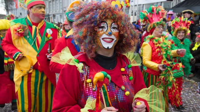 Карнавал в Нидерландах клоуны