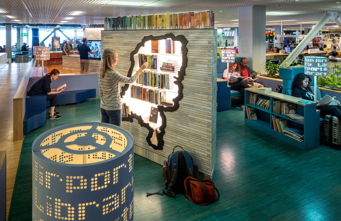 Аэропорт Амстердама библиотека в аэропорту Схипхол